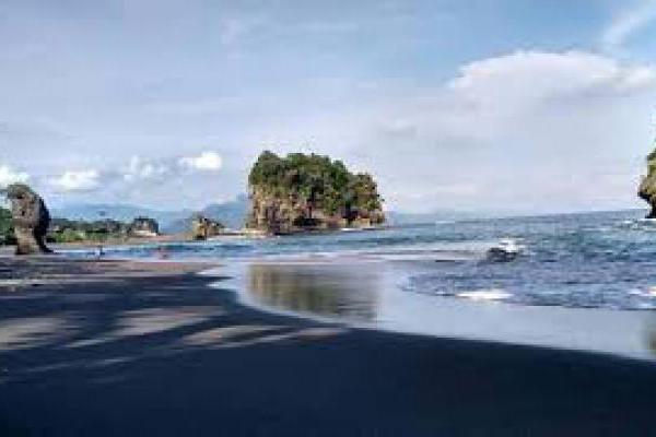 Pantai Pasir Hitam Di Malang